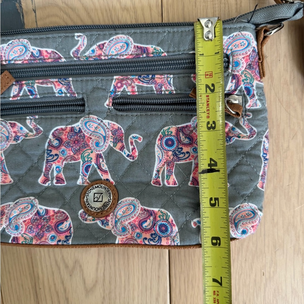 *NWOT* Stone Mountain Elephant Print Crossbody Bag - Picture 7 of 7